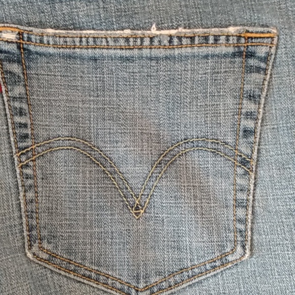 Levi Jean 18 - Picture 2 of 7